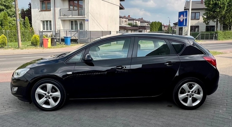 Opel Astra cena 26400 przebieg: 180000, rok produkcji 2010 z Jabłonowo Pomorskie małe 172